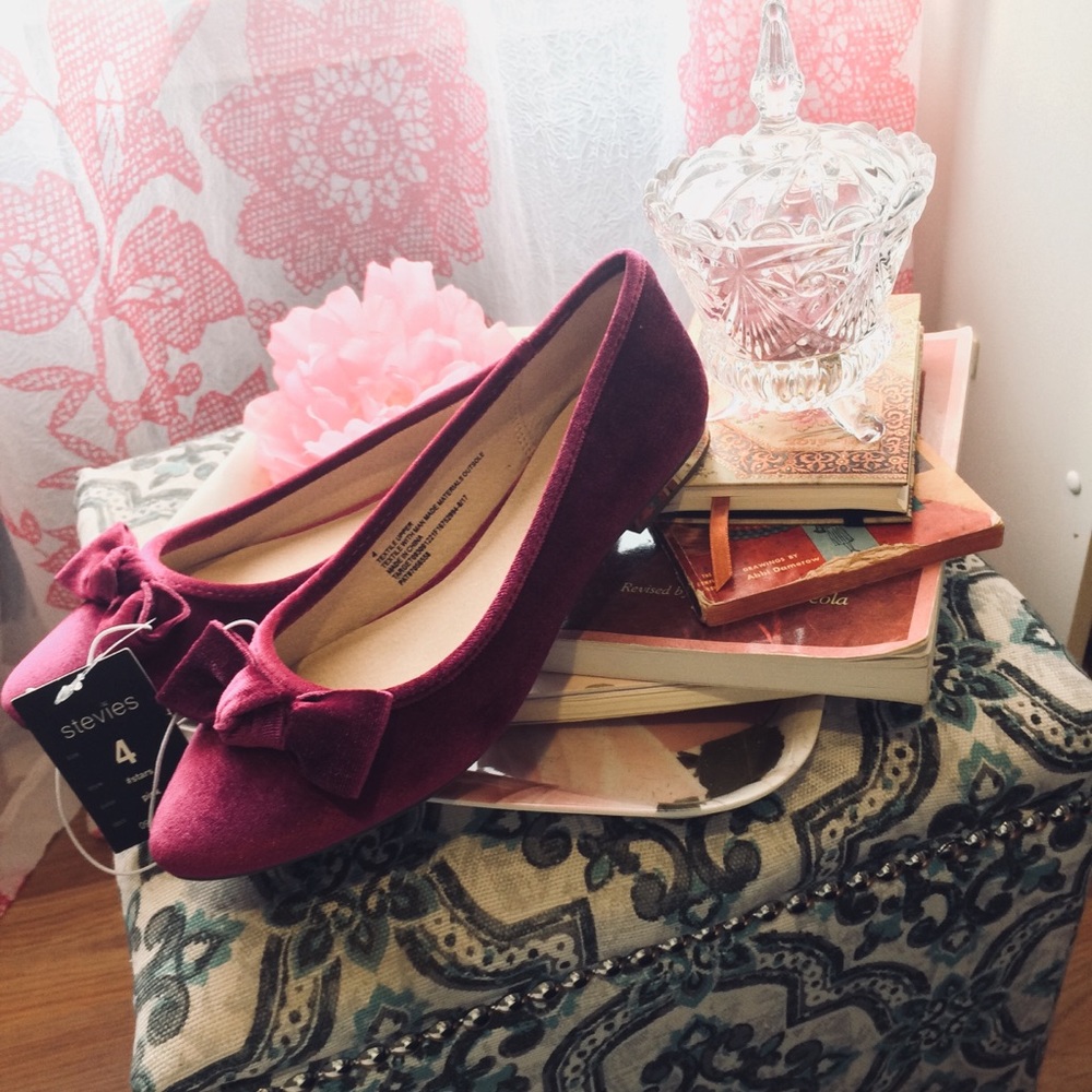 Glamorous royal purple velvet bow flats